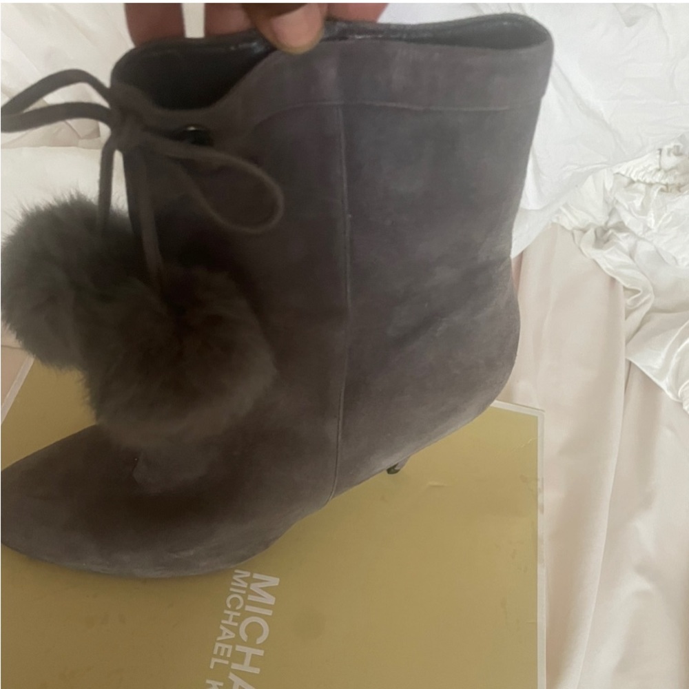 MK Michael KORS sued grey booties with bell balls as tassel